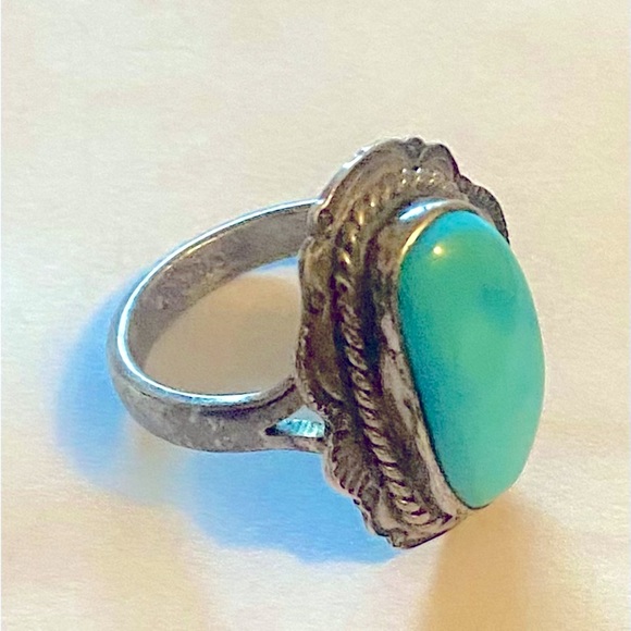 Sterling Silver Navajo Native American made turquoise ring. - Picture 5 of 6
